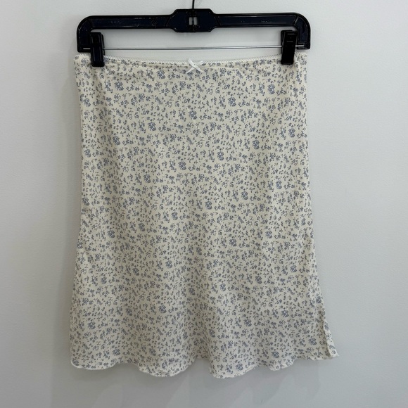 Brandy Melville Sephira Floral Skirt - Picture 4 of 6